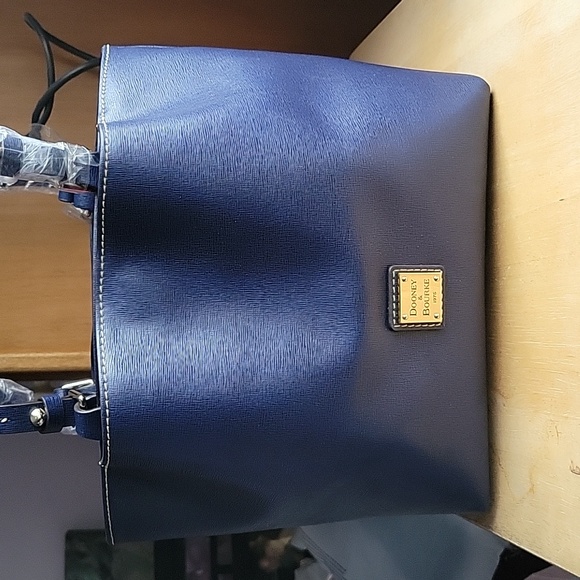 Brand new Dooney & Bourke Saffiano Leather Tote Small Flynn Marine - Picture 2 of 8